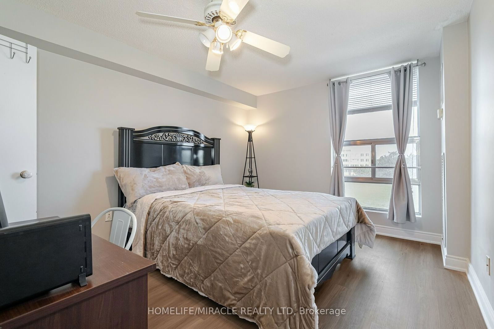 25 Kensington Rd, unit 608 for sale - image #21