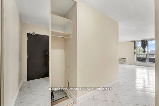 1881 Jane St, unit 303 for sale - image #6