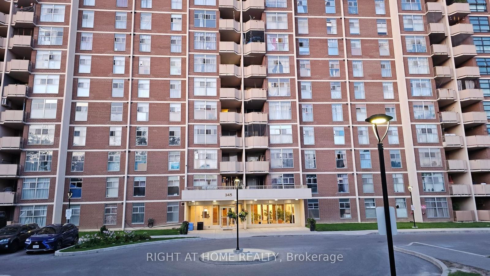 345 Driftwood Ave, unit 406 for sale - image #1