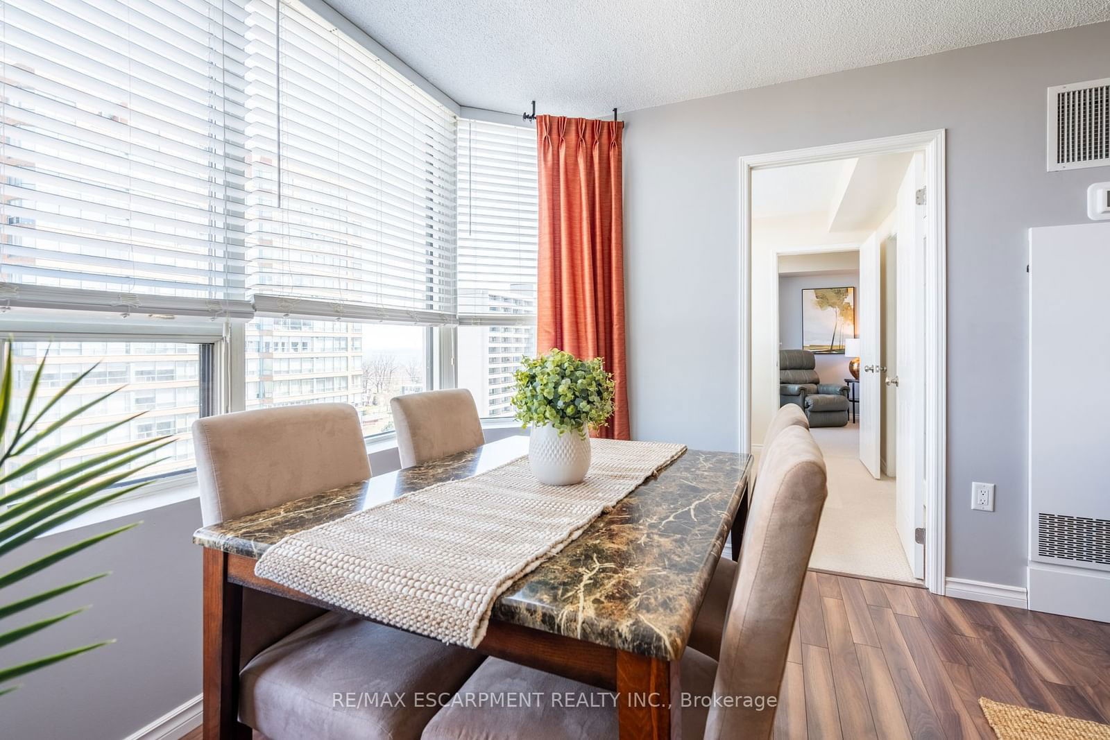 1270 Maple Crossing Blvd, unit 1403 for sale - image #18