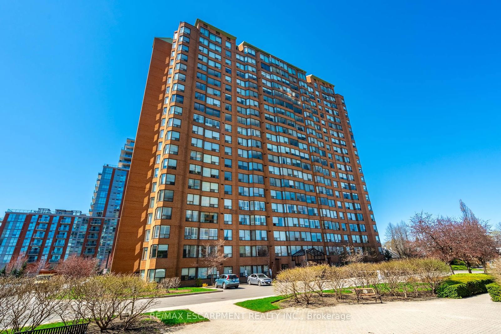 1270 Maple Crossing Blvd, unit 1403 for sale - image #2