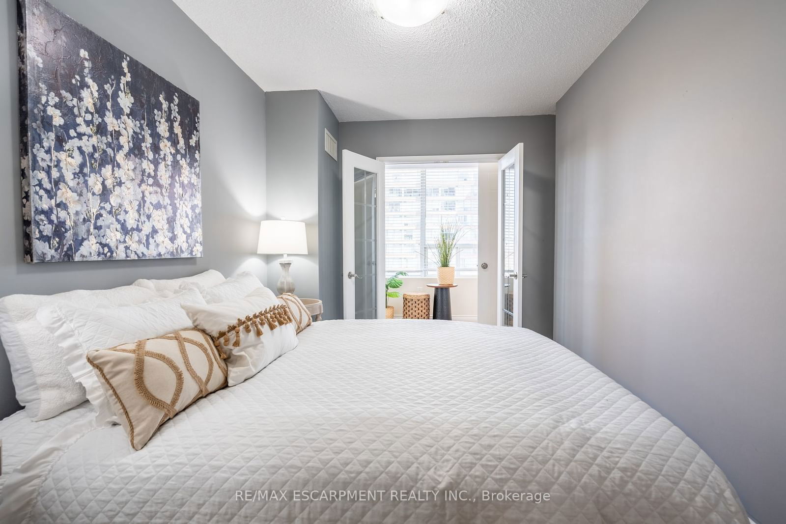 1270 Maple Crossing Blvd, unit 1403 for sale - image #21