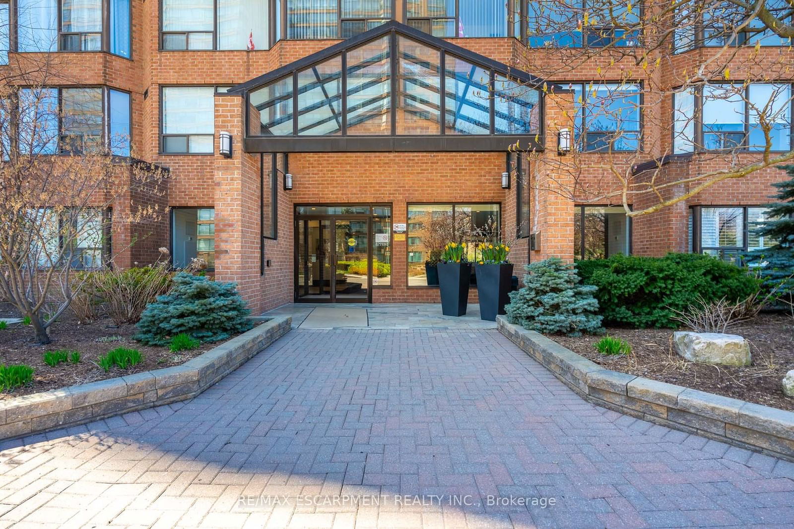 1270 Maple Crossing Blvd, unit 1403 for sale - image #3