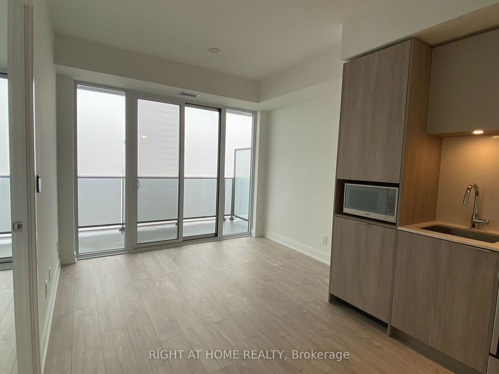 70 ANNIE CRAIG Dr, unit 1801 for rent - image #6