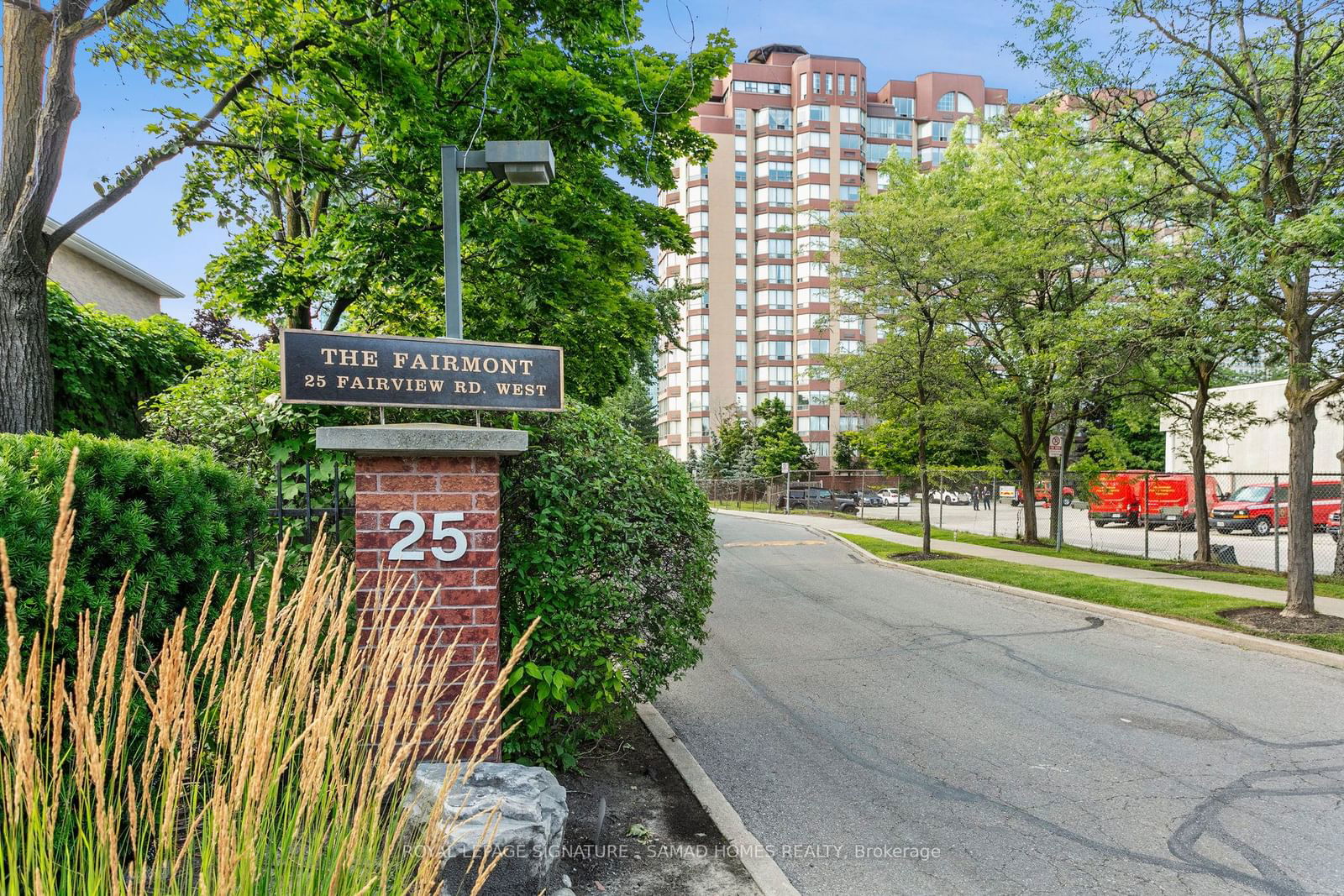 25 Fairview Rd W, unit LPH8 for sale - image #1