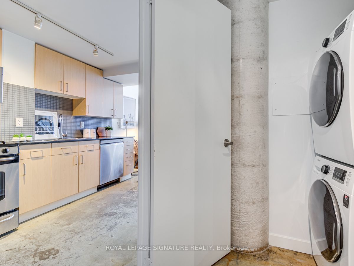 369 Sorauren Ave, unit 102 for rent