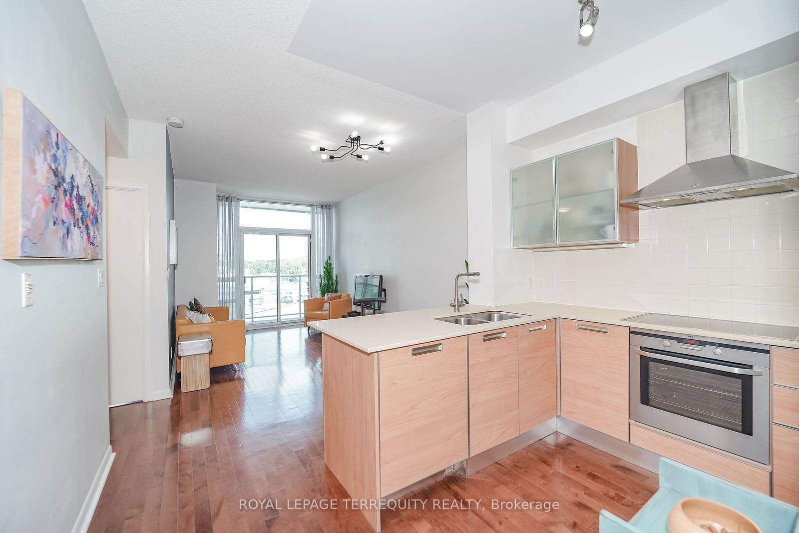 3391 Bloor St W, unit 312 for sale - image #4