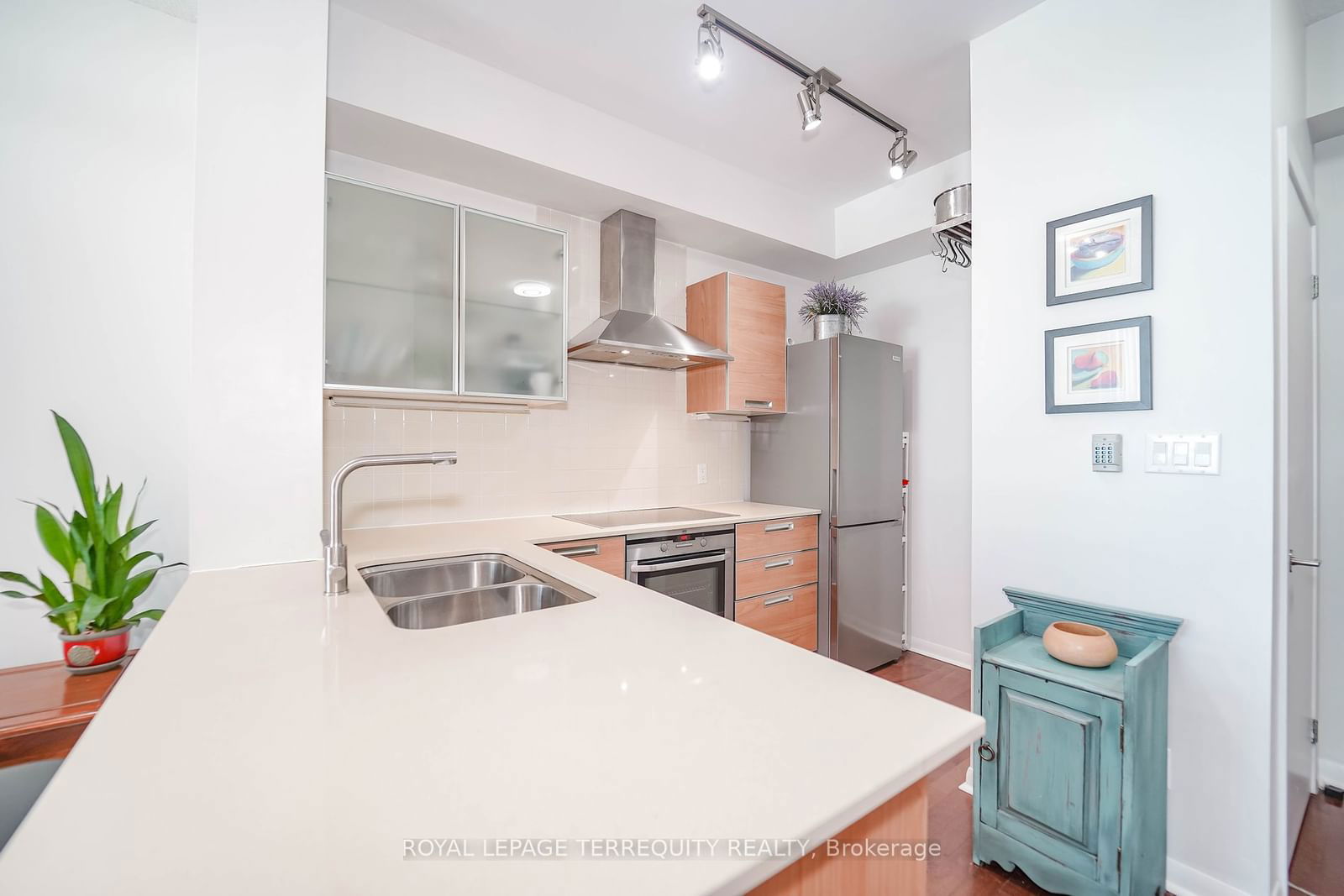 3391 Bloor St W, unit 312 for sale - image #5