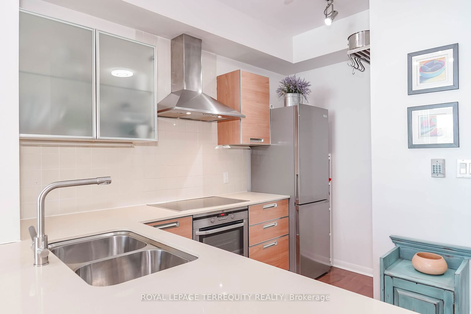 3391 Bloor St W, unit 312 for sale - image #6