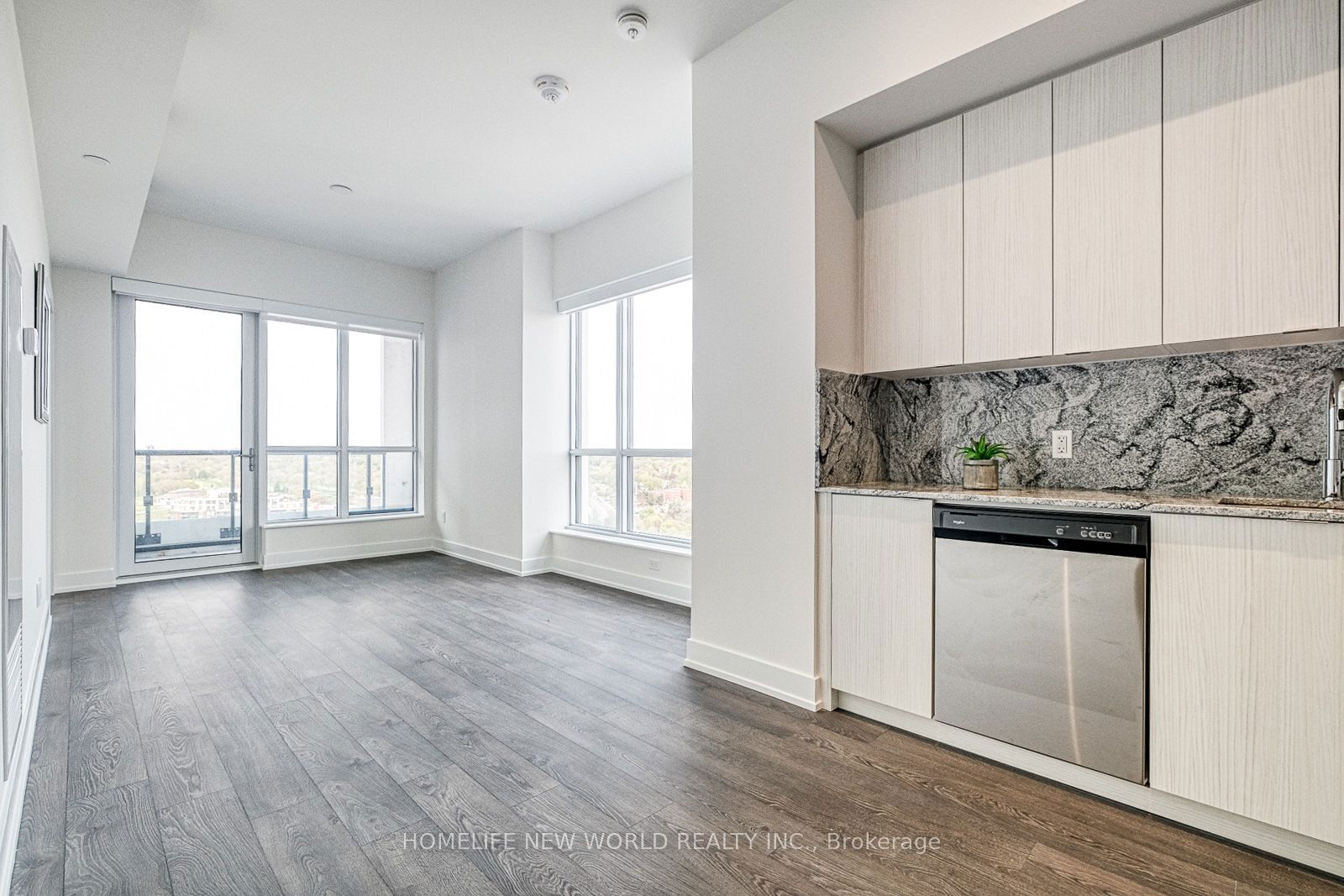 5 Mabelle Ave, unit 2035 for rent - image #8