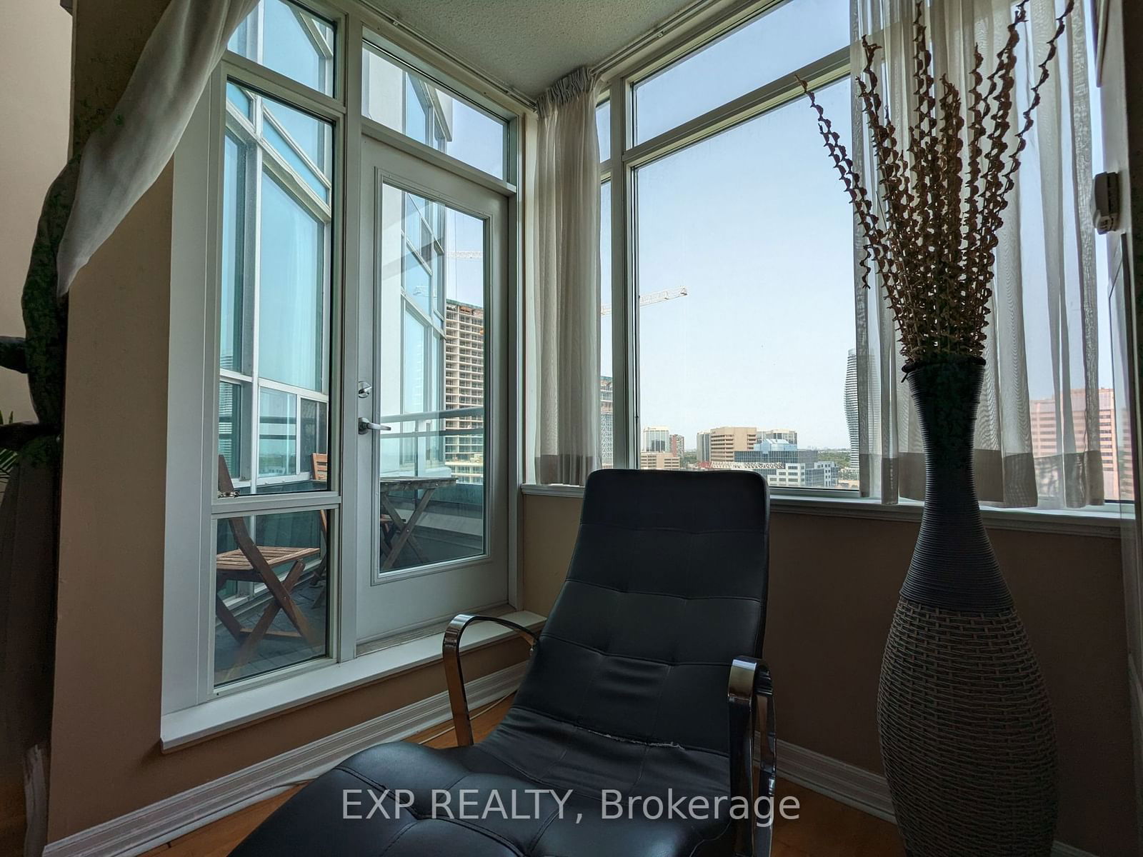 220 Burnhamthorpe Rd W, unit 903 for rent - image #6