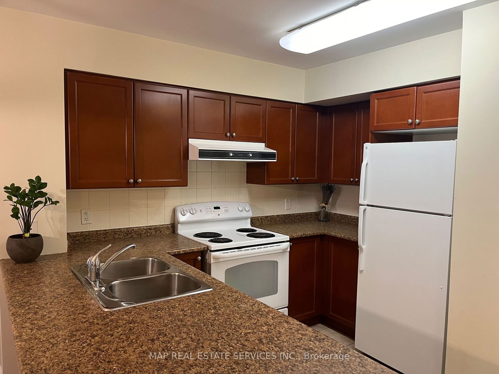 335 Rathburn Rd W, unit 1216 for rent