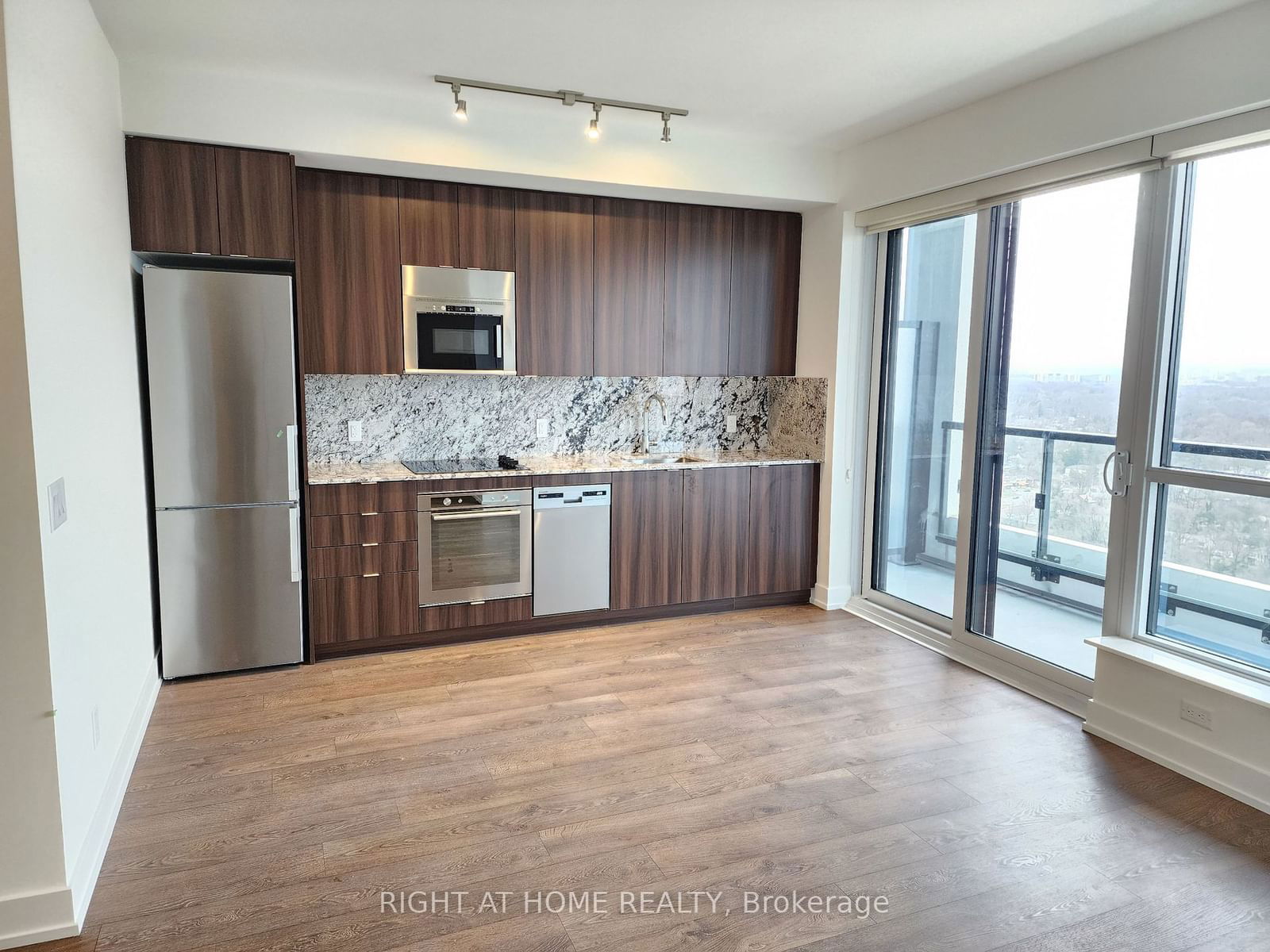 5 Mabelle Ave, unit 3427 for rent - image #23