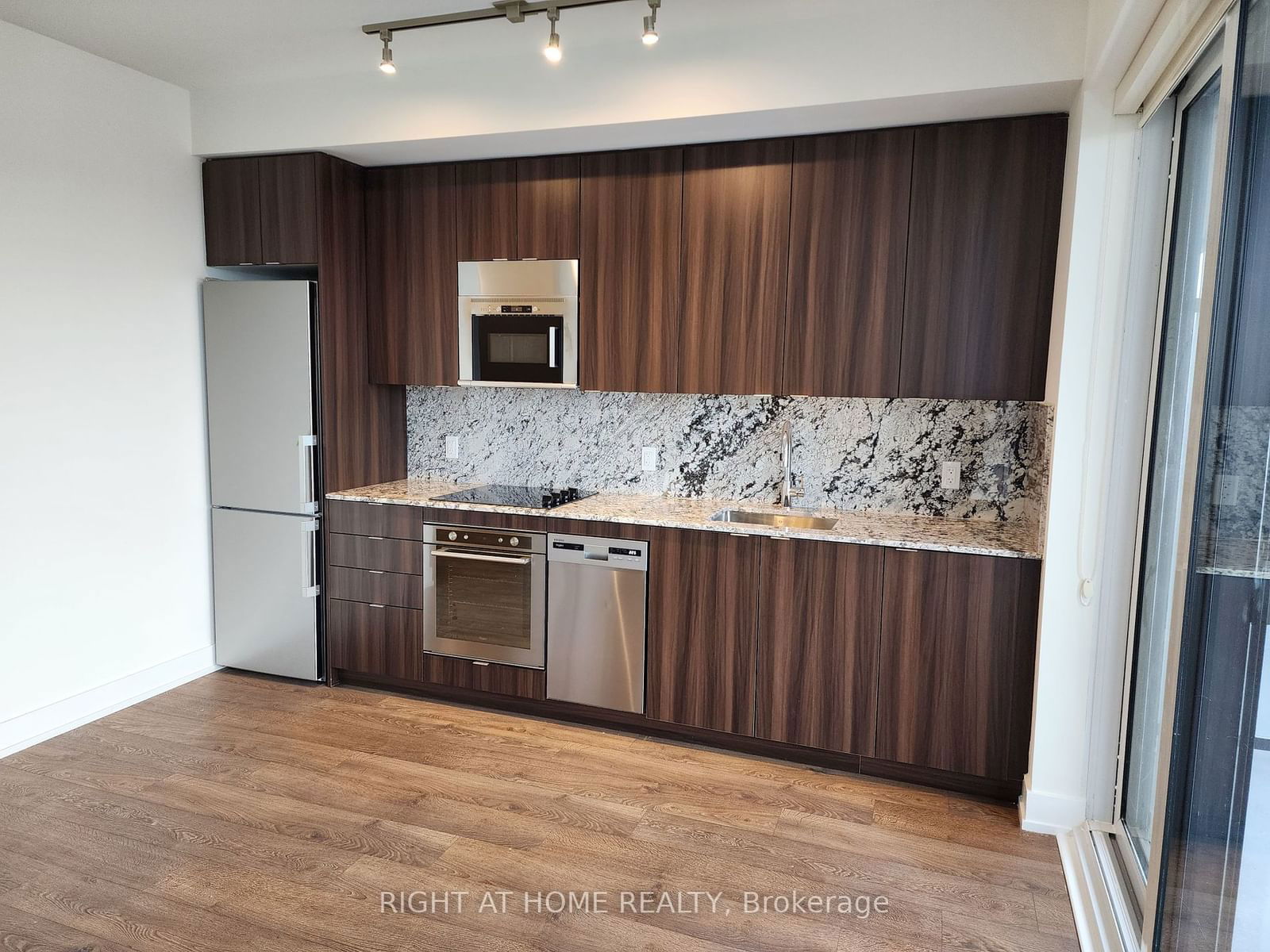 5 Mabelle Ave, unit 3427 for rent - image #25