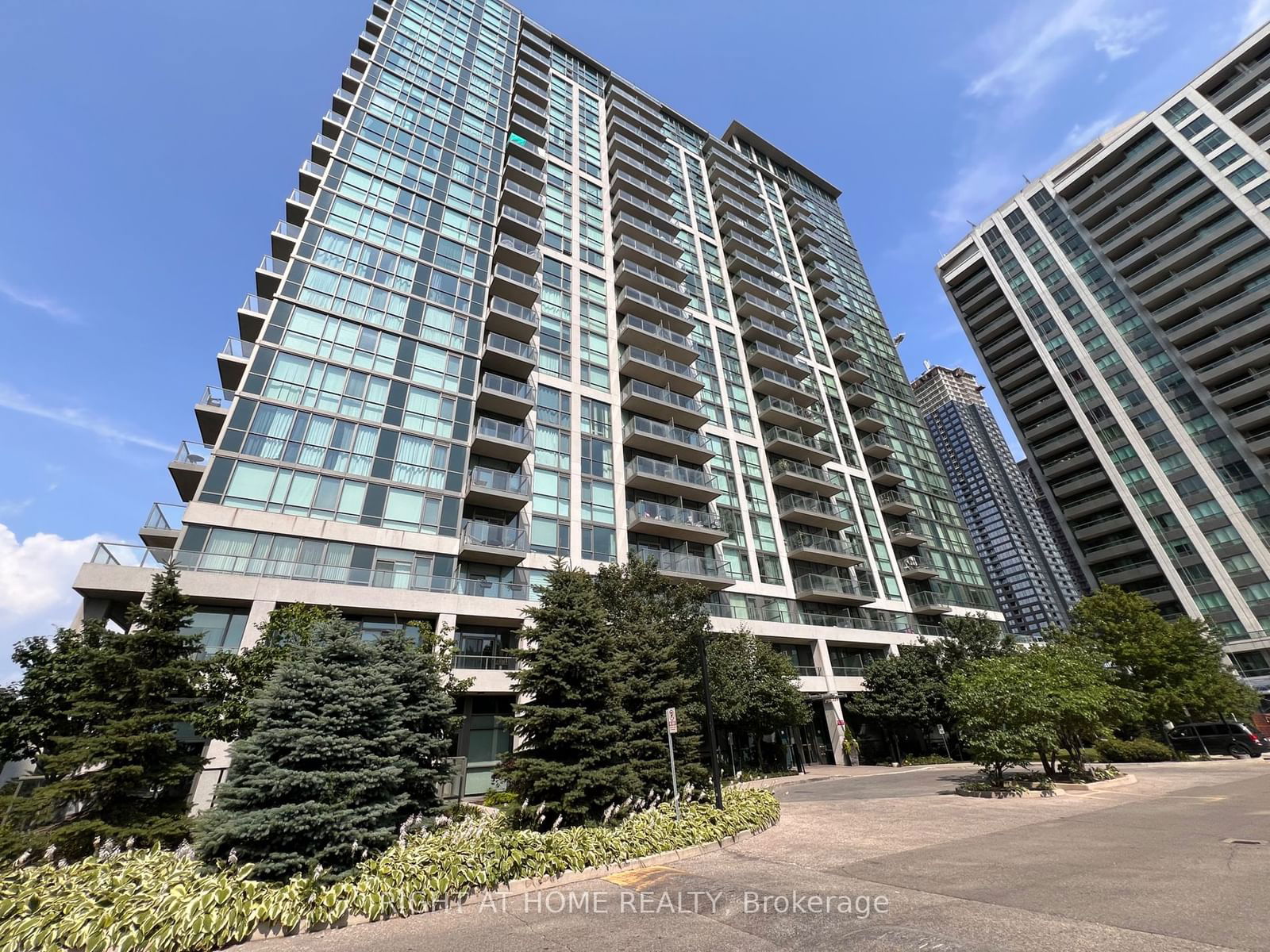 339 RATHBURN Rd, unit PH 16 for rent - image #2