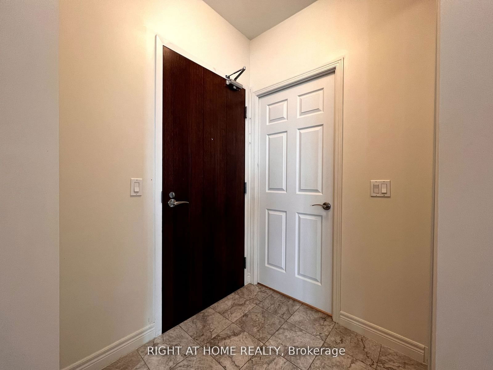 339 RATHBURN Rd, unit PH 16 for rent - image #4