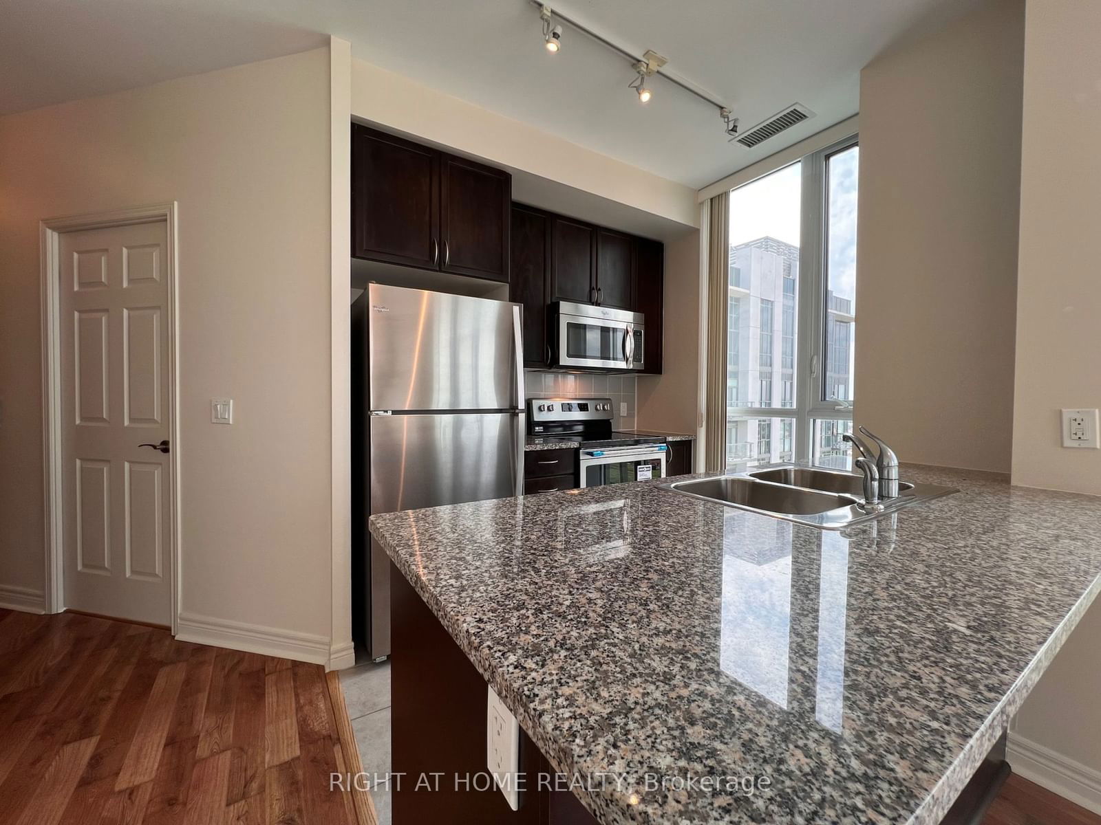 339 RATHBURN Rd, unit PH 16 for rent - image #8