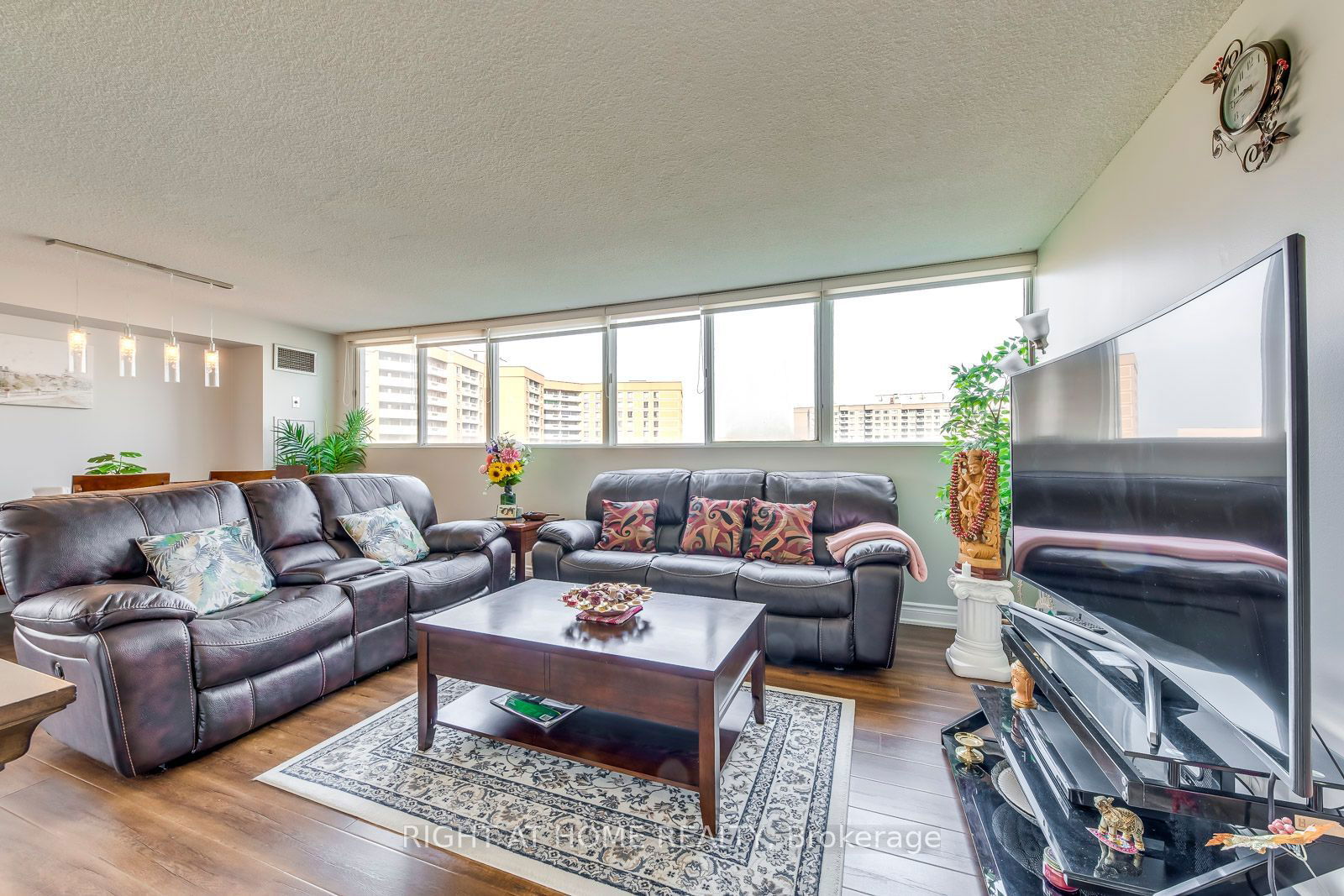 3700 Kaneff Cres, unit 1412 for sale - image #7