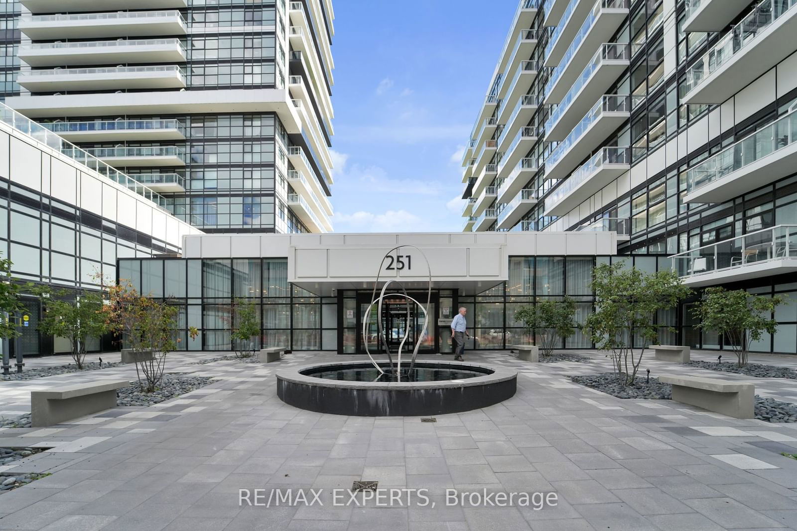 251 Manitoba St, unit 505 for rent - image #2