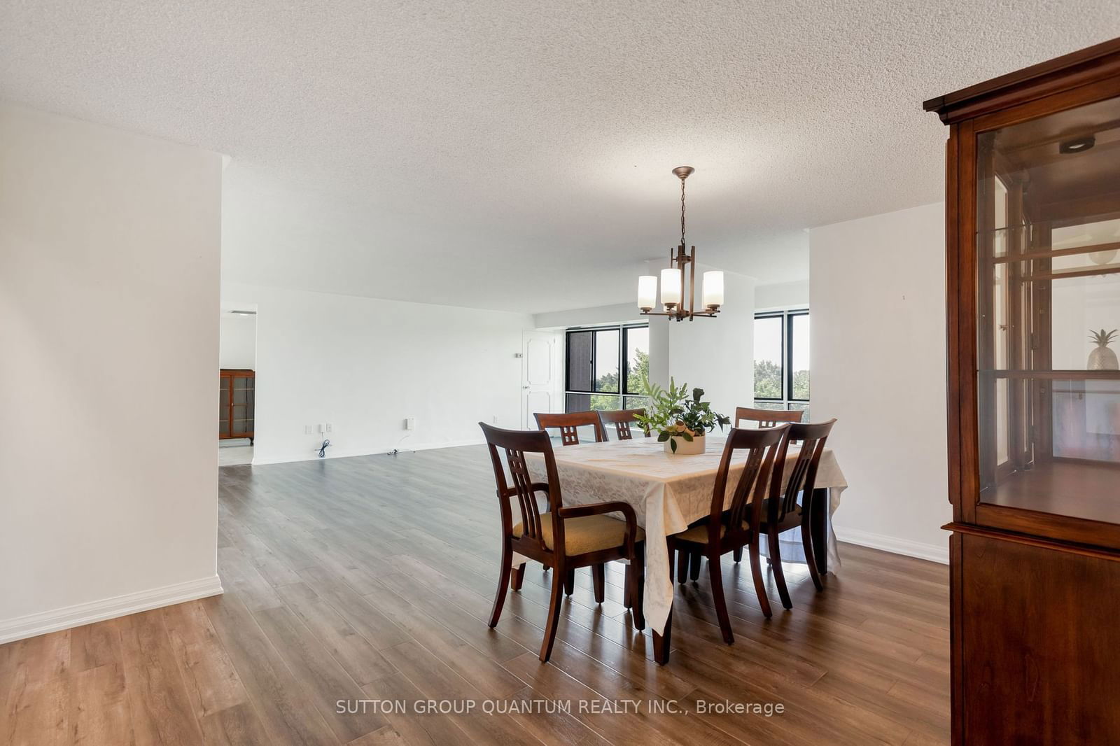 1400 Dixie Rd, unit 605 for sale - image #5