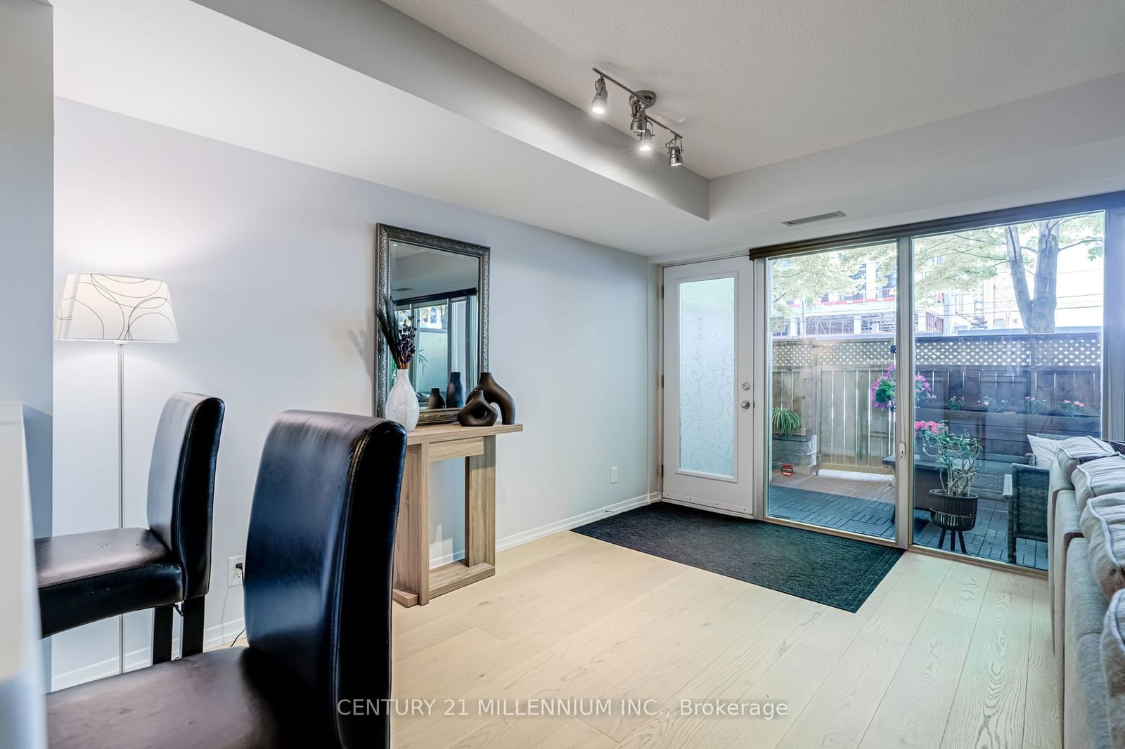 1040 The Queensway, unit 111 for sale - image #12