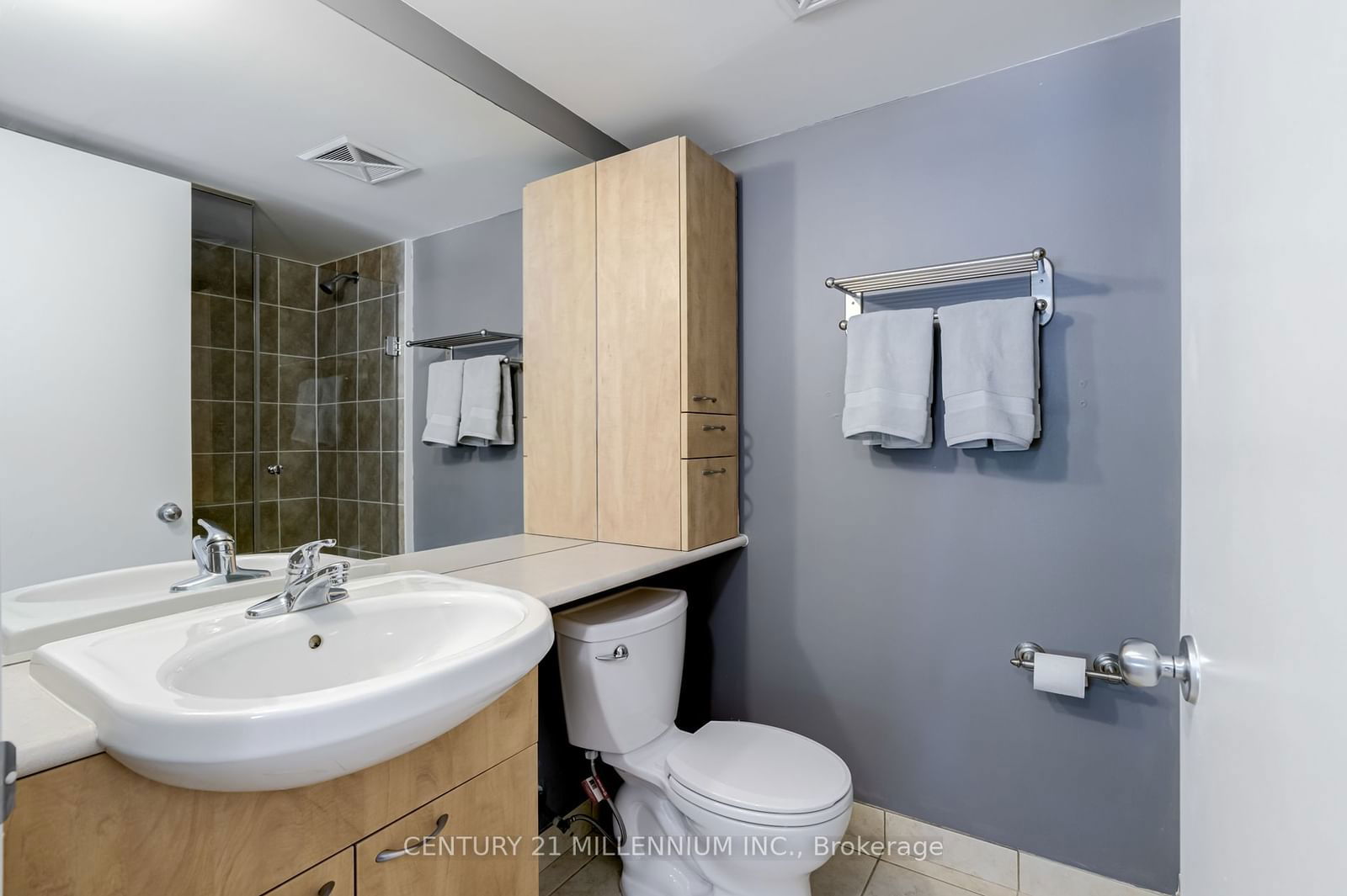 1040 The Queensway, unit 111 for sale - image #33