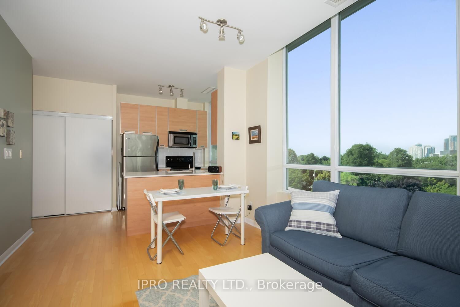 3391 Bloor St W, unit 606 for sale