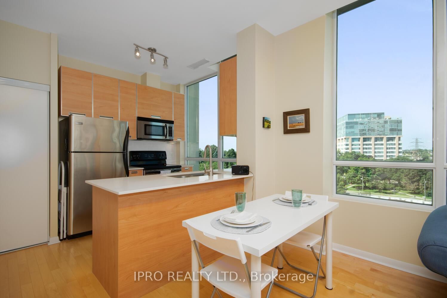 3391 Bloor St W, unit 606 for sale