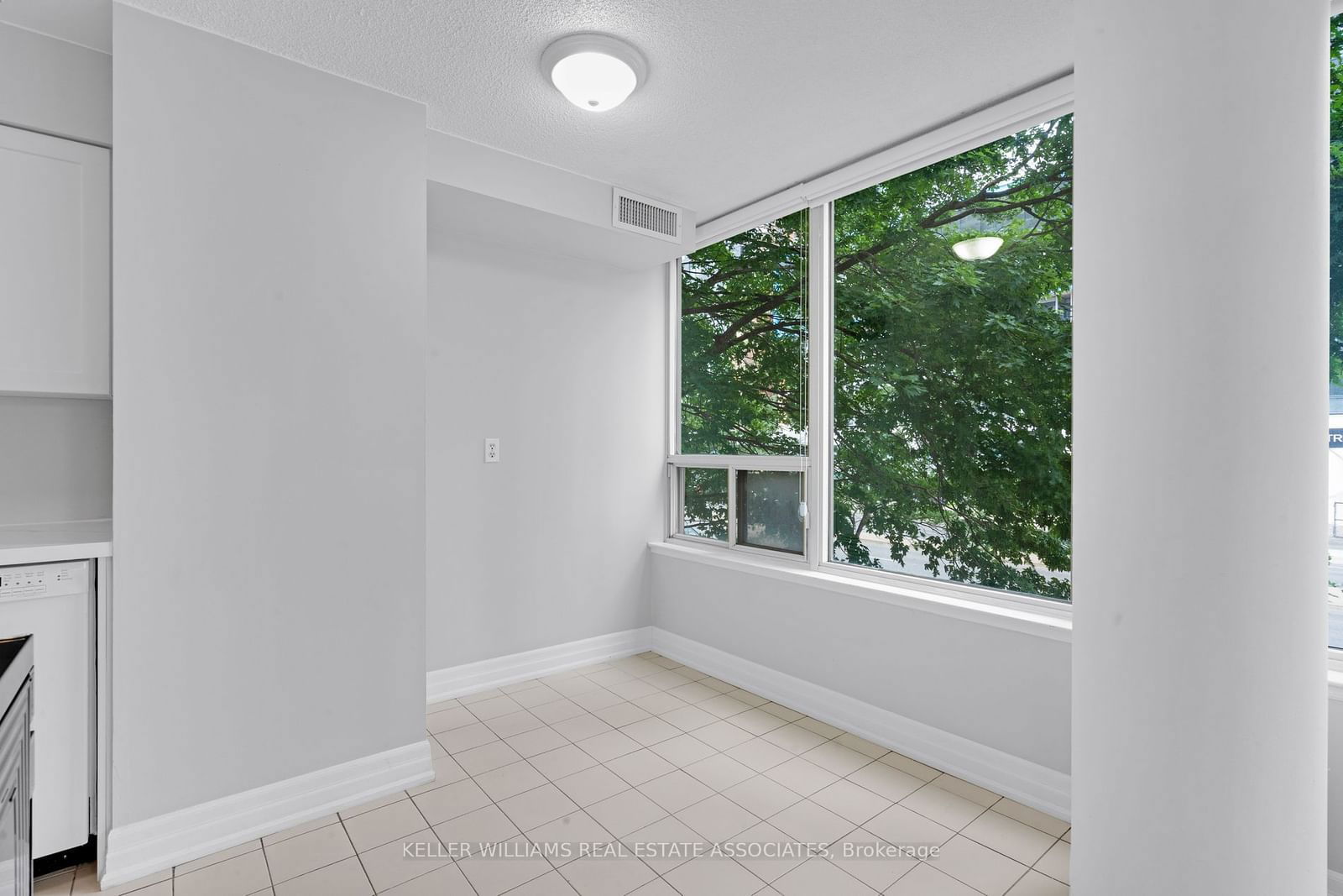 330 Rathburn Rd W, unit 208 for sale - image #11