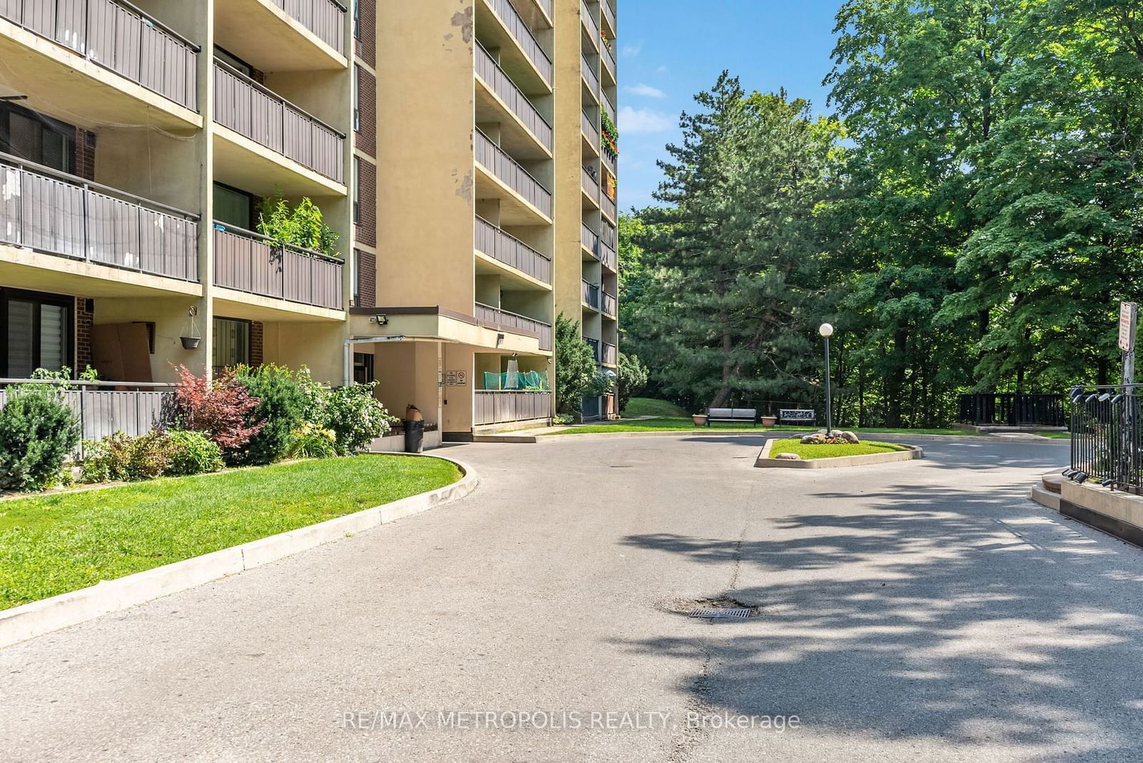 15 London Green Crt, unit 509 for sale - image #2