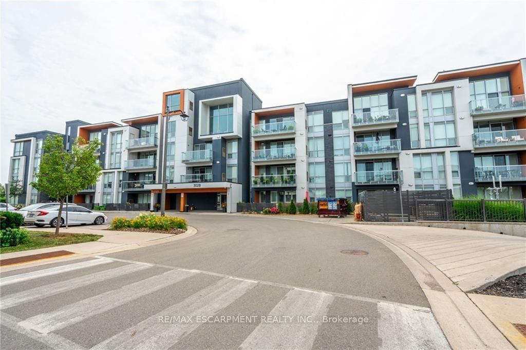 3028 Creekshore Common, unit 301 for sale - image #2