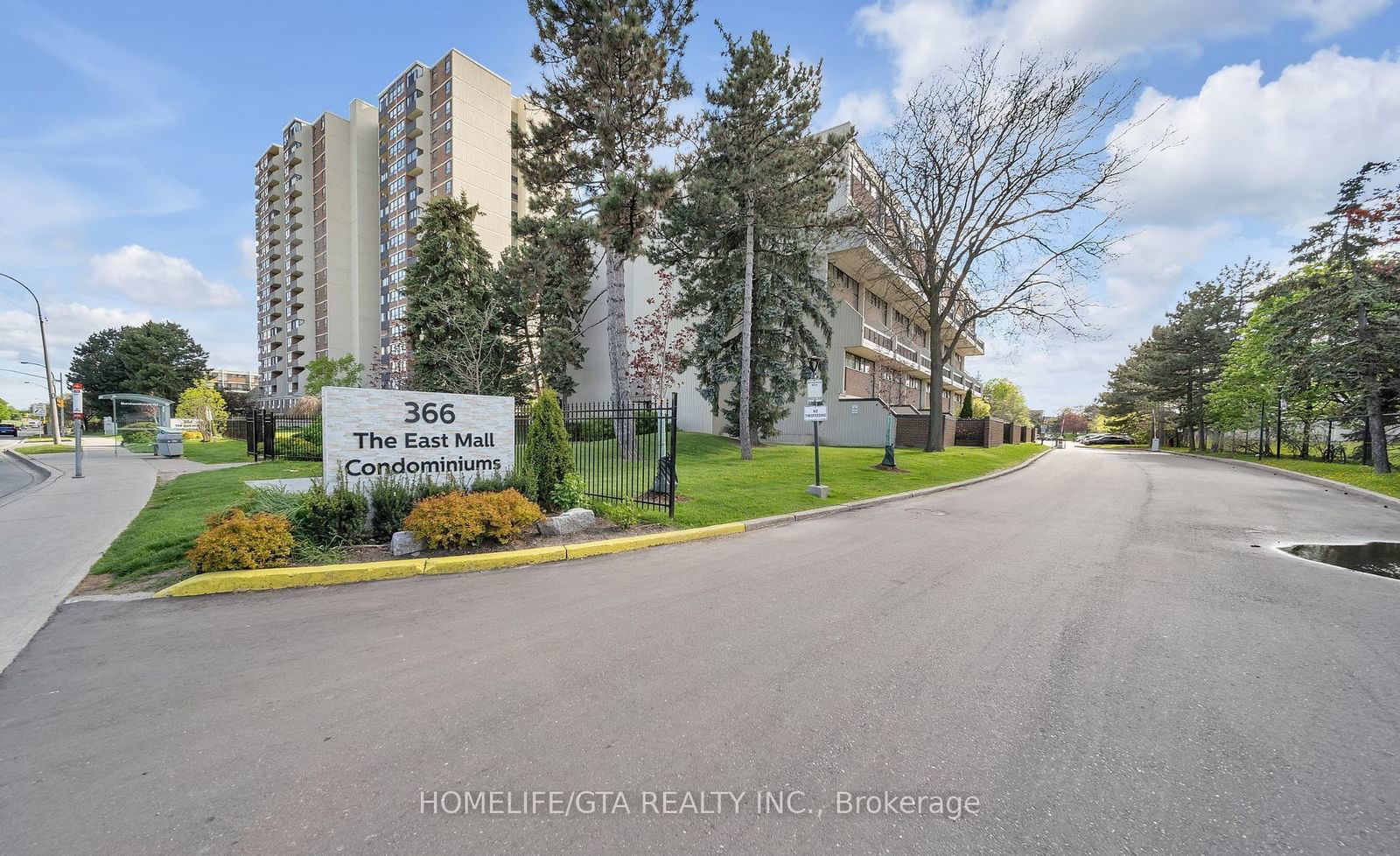 366 The East Mall, unit 217 for rent - image #1