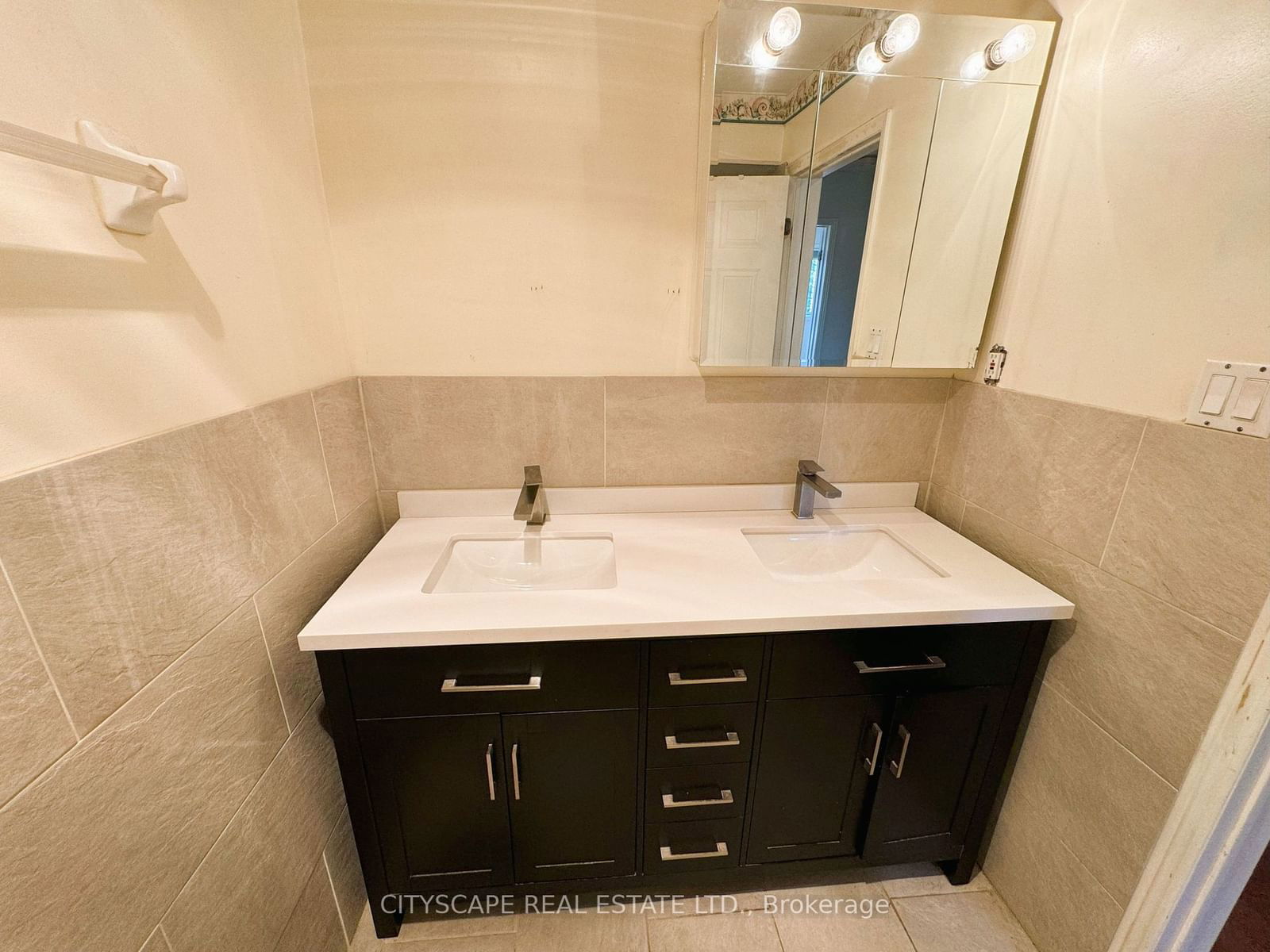 895 Maple Ave, unit 318 for sale - image #27