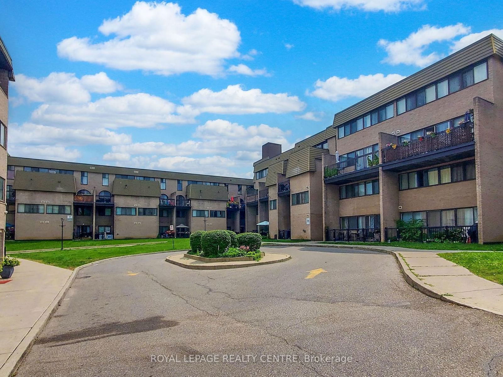 2095 Roche Crt, unit 127 for sale - image #34