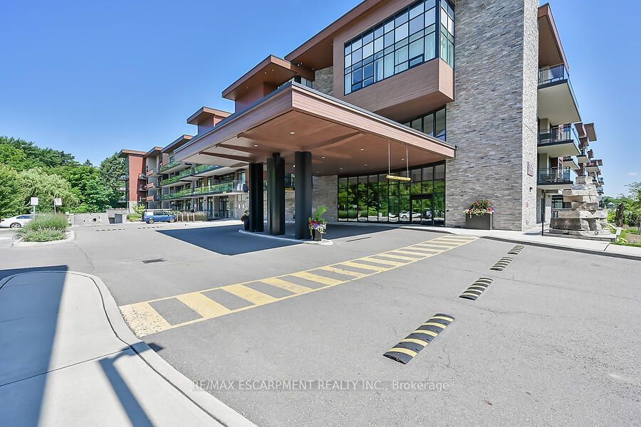 1575 LAKESHORE Rd W, unit 304 for sale