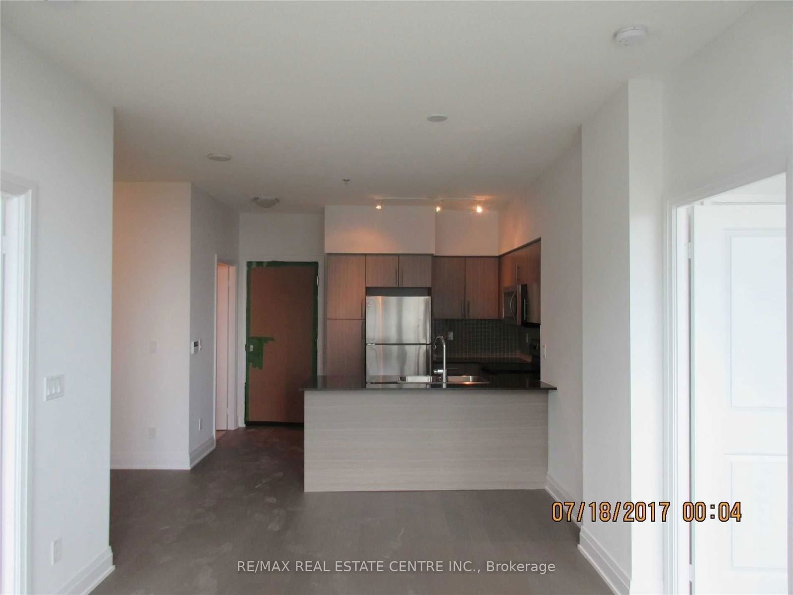 55 Speers Rd, unit 506 for rent - image #2