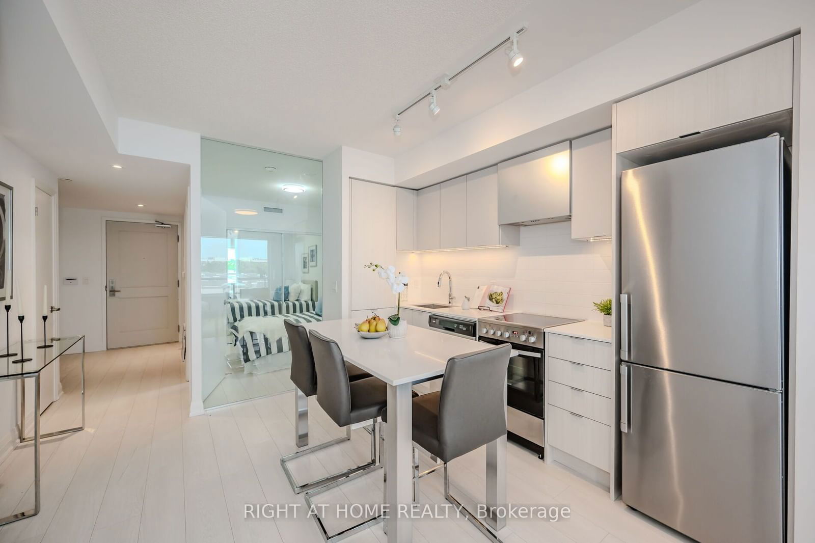 26 Gibbs Rd W, unit 535 for rent - image #7