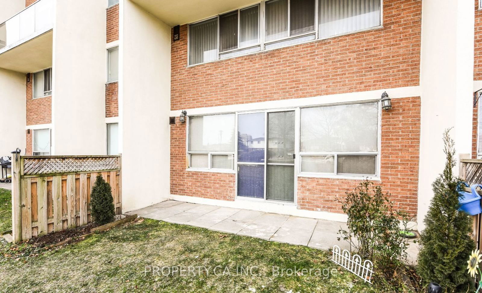 1050 Stainton Dr, unit 102 for sale - image #22