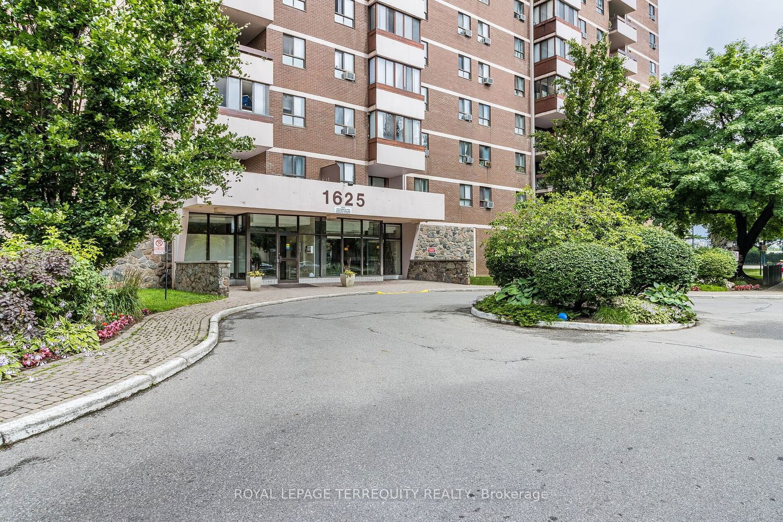 1625 Bloor St E, unit 823 for sale - image #3