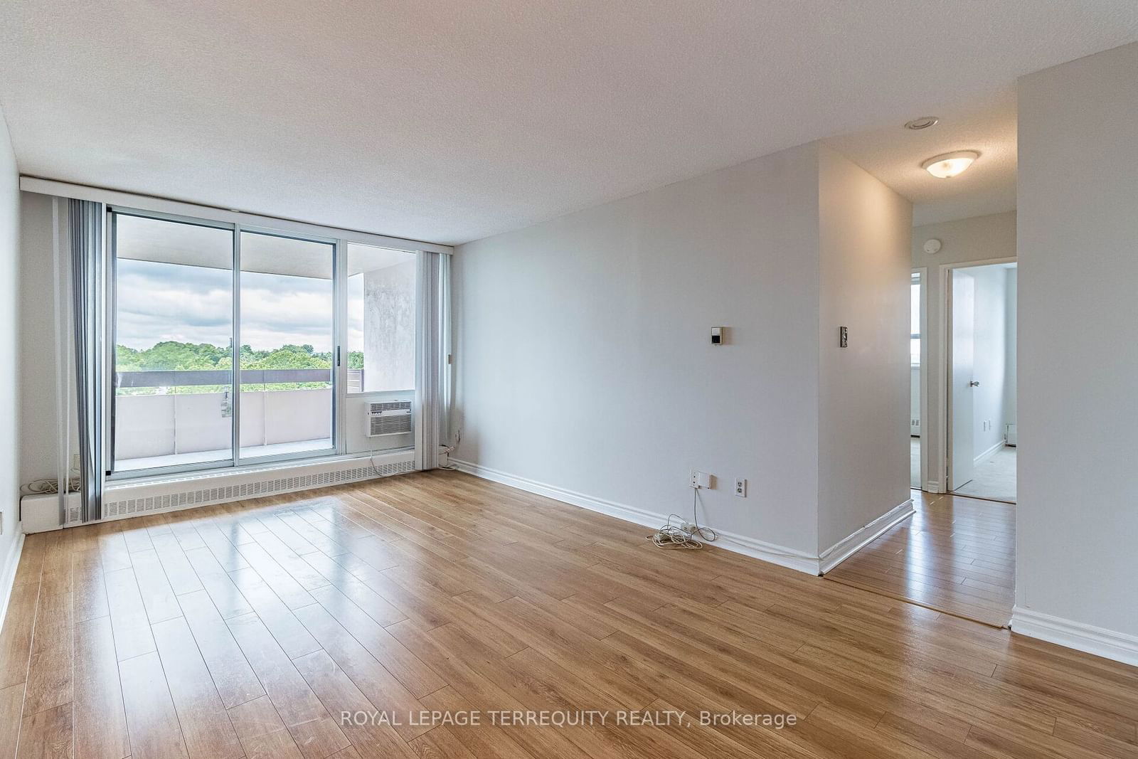 1625 Bloor St E, unit 823 for sale