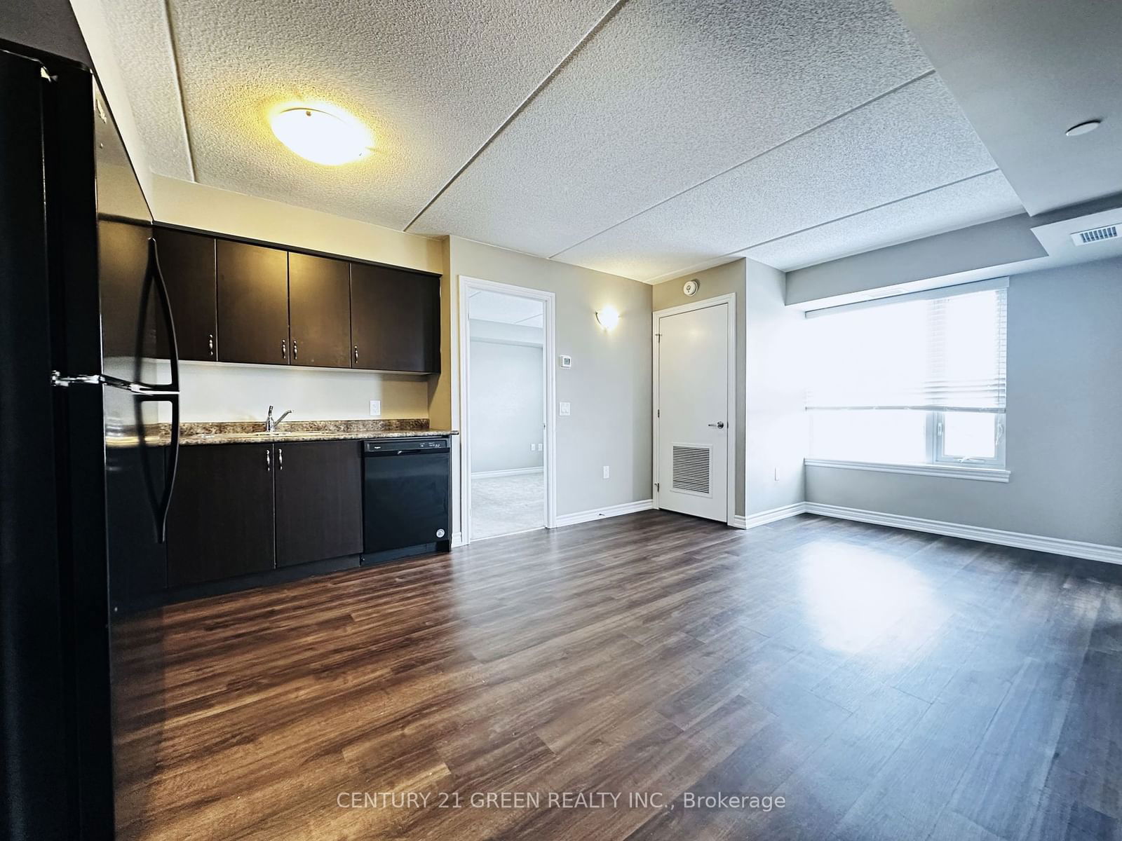 716 Main St E, unit 402 for sale - image #3