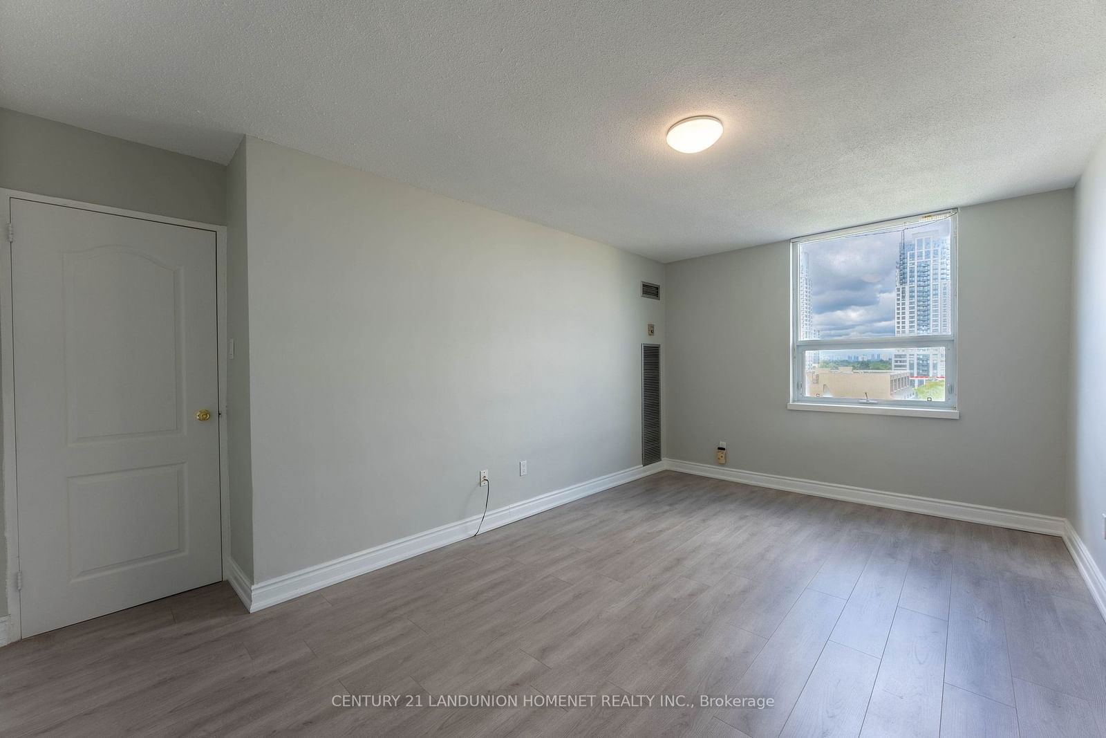 362 THE EAST MALL Dr, unit 703 for sale - image #17