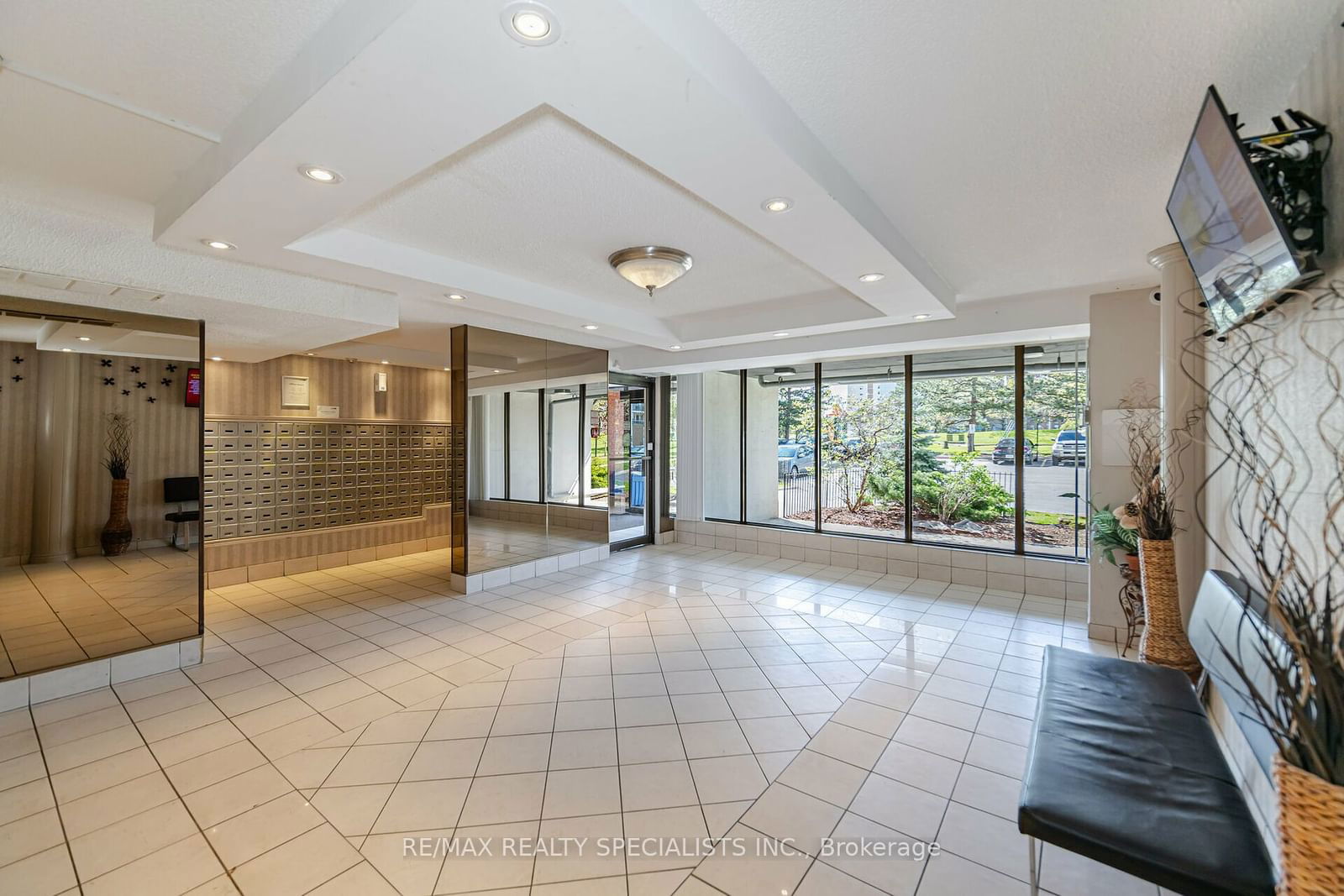 21 Knightsbridge Rd, unit 1904 for sale - image #4