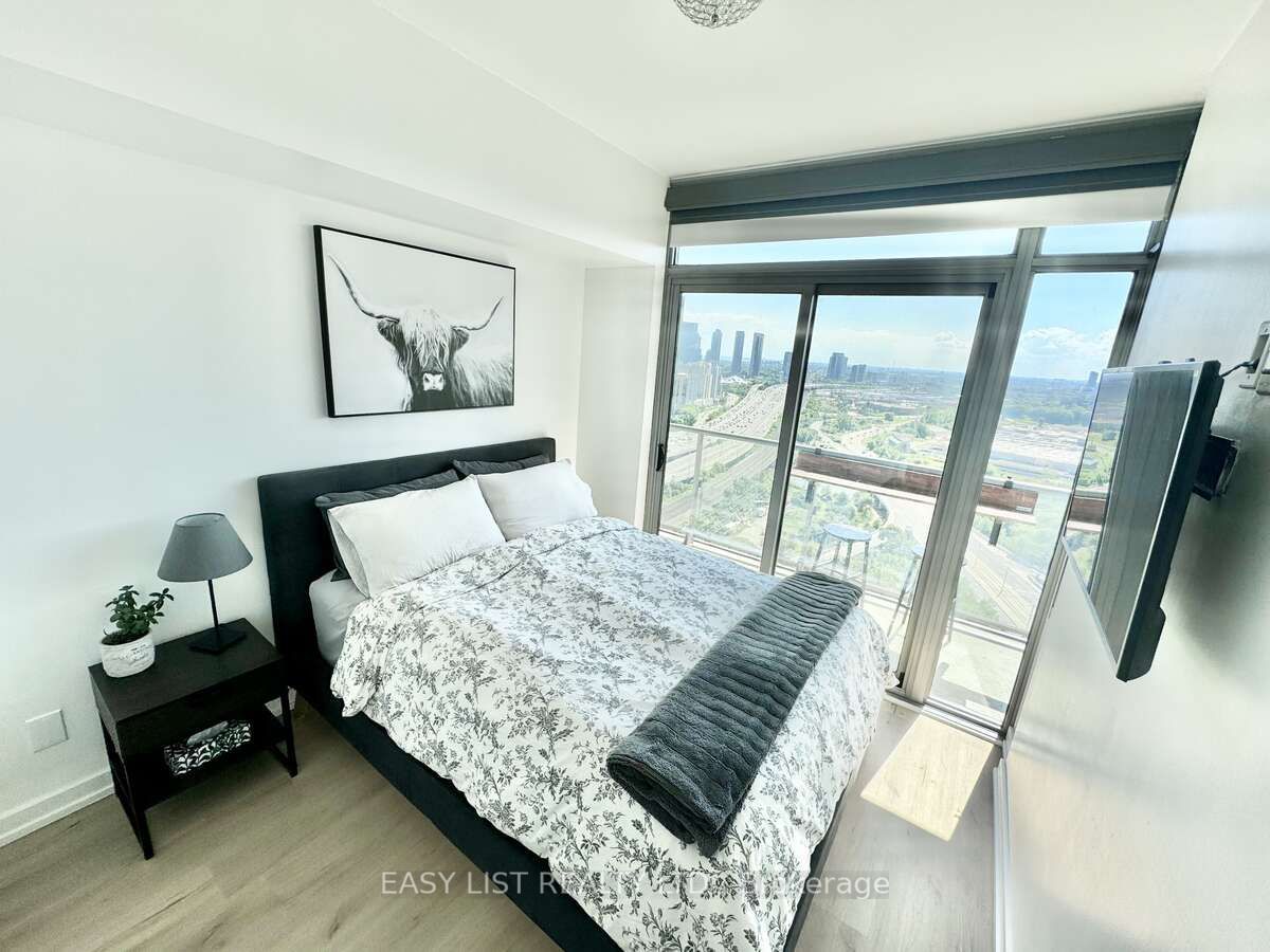 105 The Queensway, unit 2510 for sale - image #12