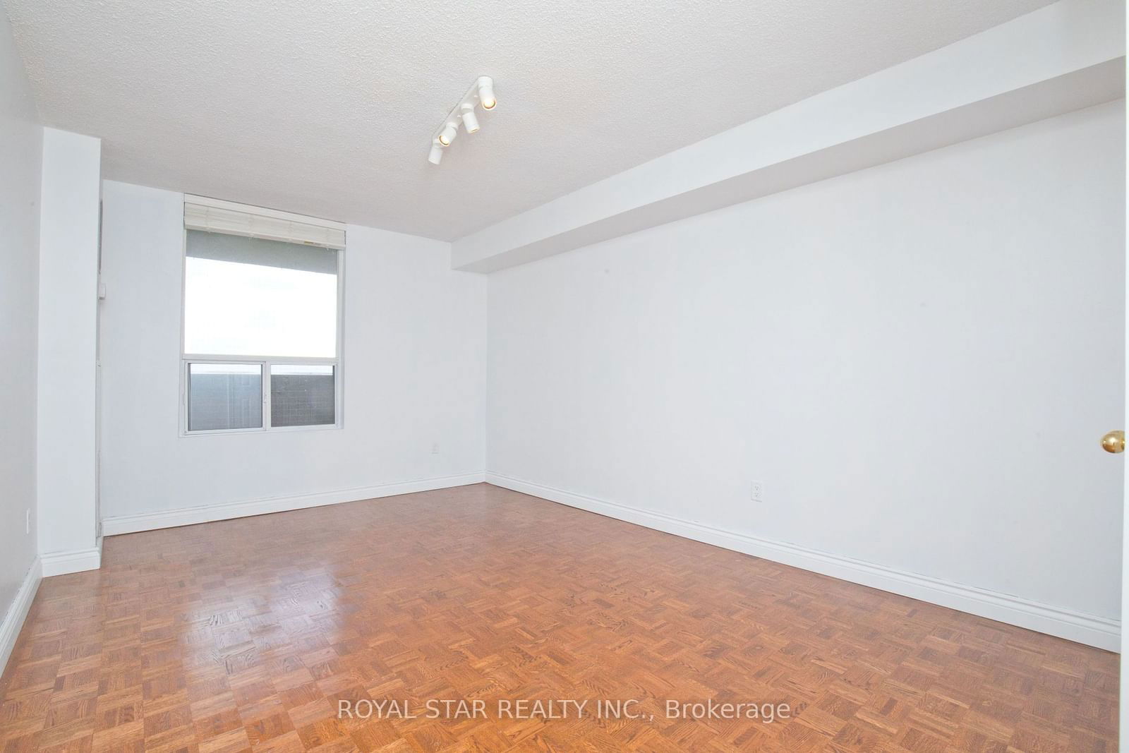 1535 Lakeshore Rd E, unit 1607 for rent - image #19