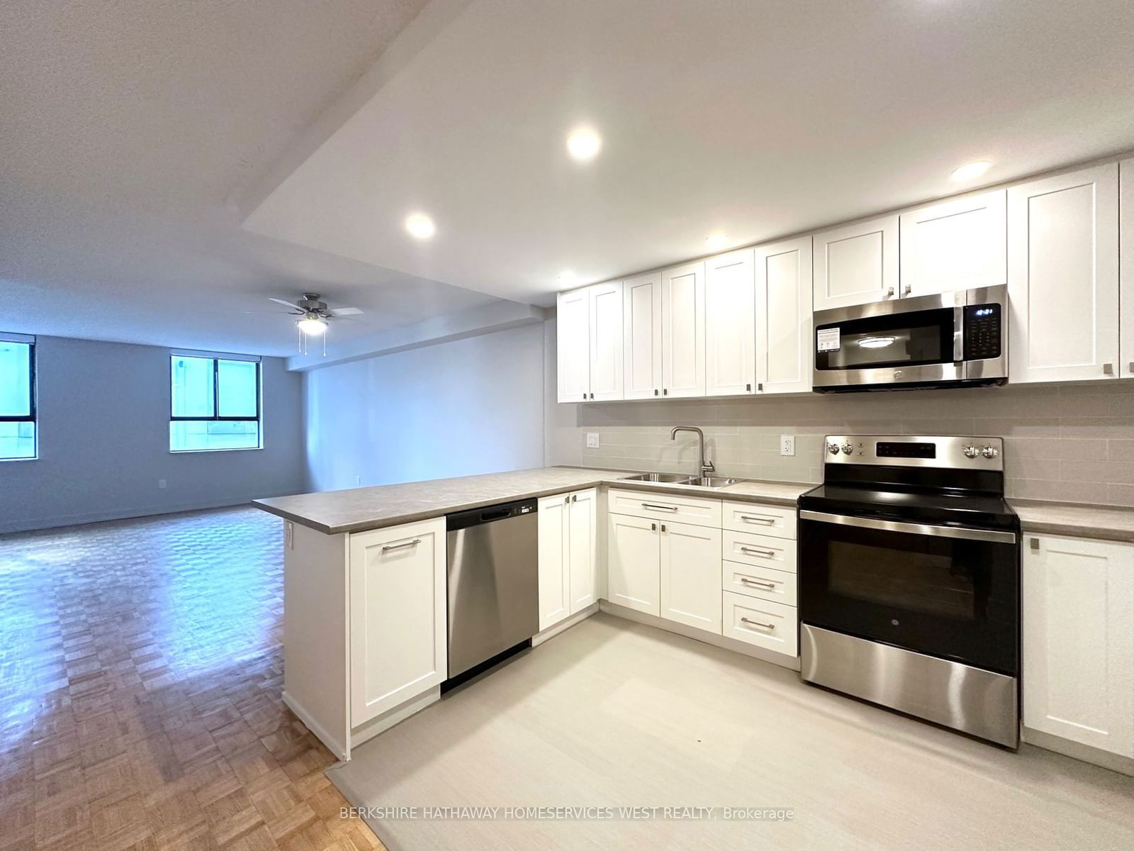 190 Clark Blvd, unit 207 for rent - image #3