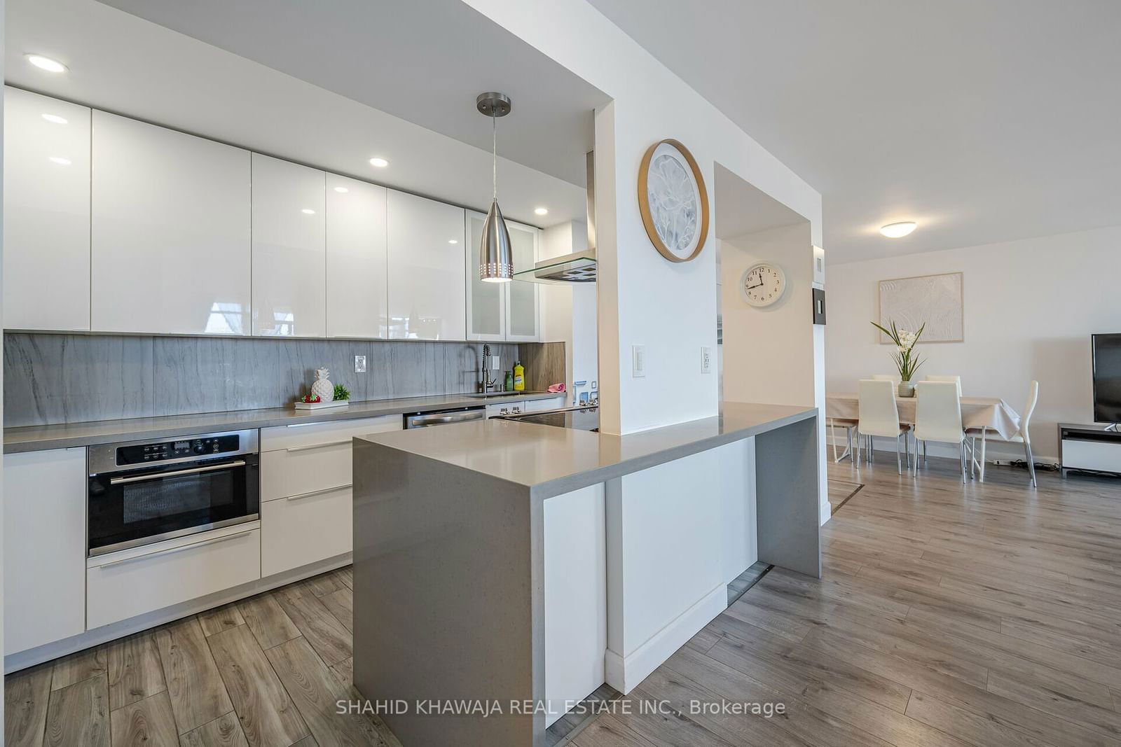 3100 Kirwin Ave, unit 1802 for sale