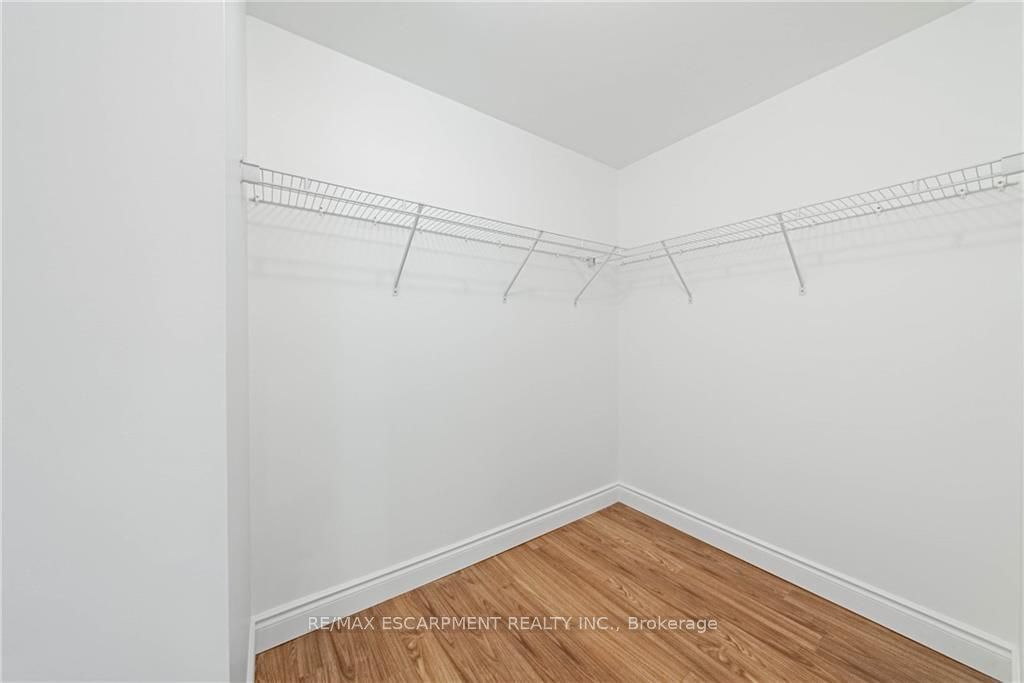 399 Elizabeth St, unit 608 for sale