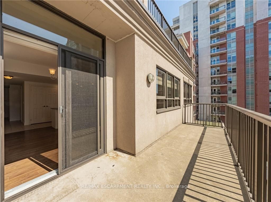 399 Elizabeth St, unit 608 for sale