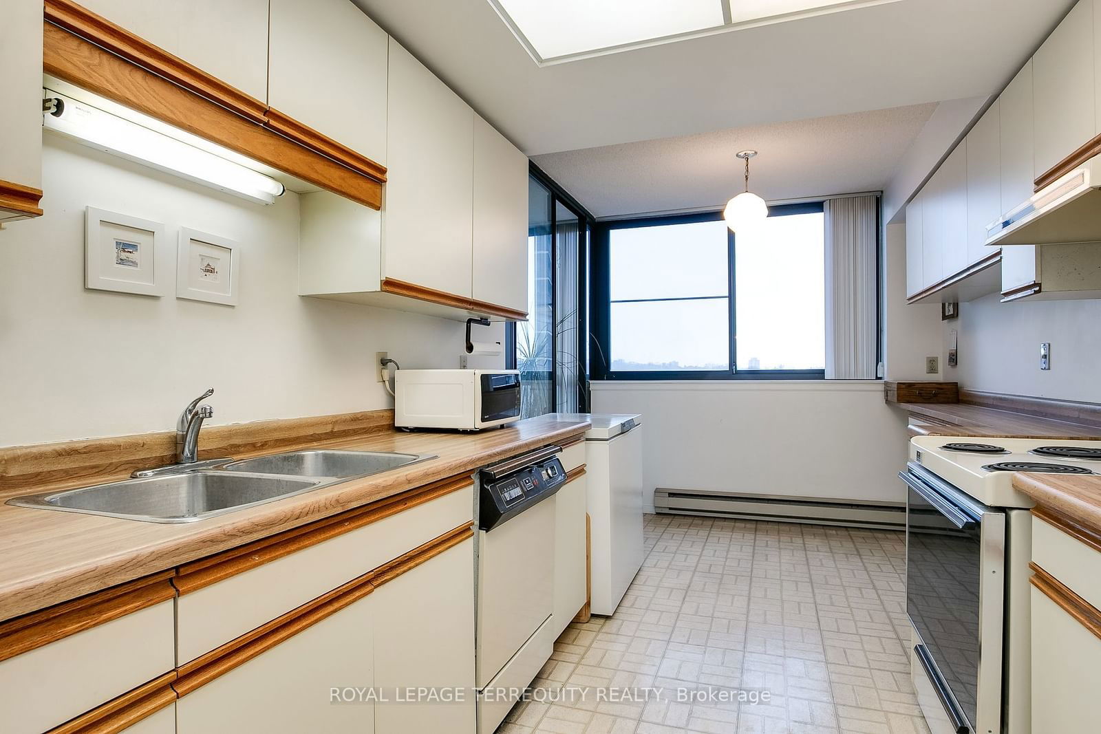 40 Richview Rd, unit 802 for sale - image #11